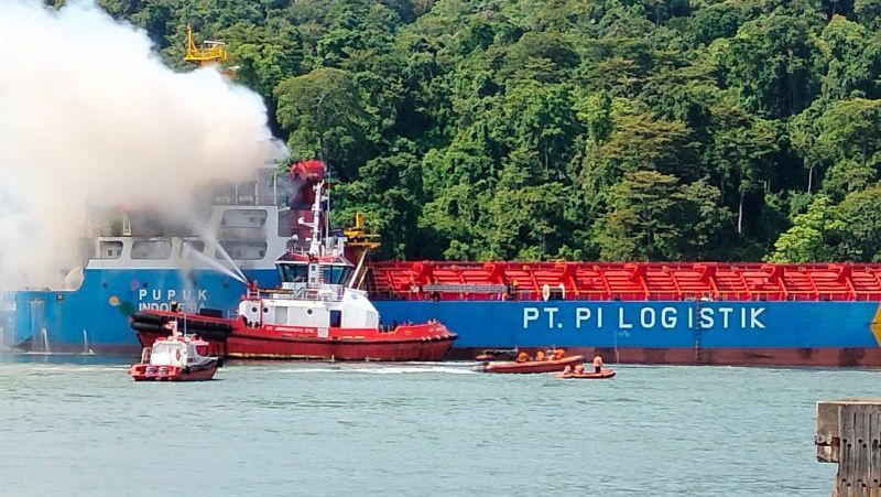 Kapal PT Pupuk Indonesia Logistik Terbakar di Perairan Cilacap