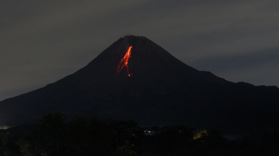 Gunung Merapi Erupsi Efusif, Ada 14 Guguran Lava & 39 Gempa Guguran