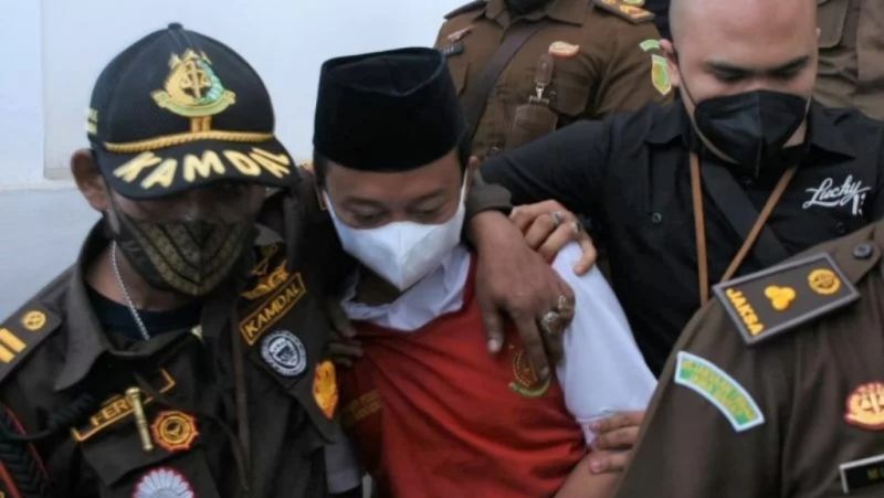 Herry Wirawan Jalani Sidang Vonis Kasus Pemerkosaan 13 Santriwati