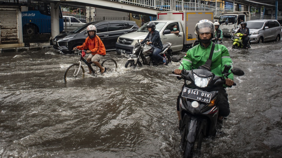 Update Banjir Jakarta: Tersebar di 93 RT, Ketinggian Capai 1 Meter
