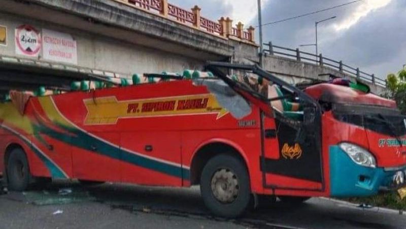 Kecelakaan Bus di Padang Panjang: Polisi Buru Sopir yang Kabur