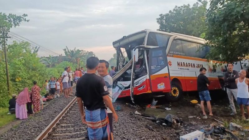 Korban Tewas Kecelakaan Bus-Kereta di Tulungagung jadi 5 Orang