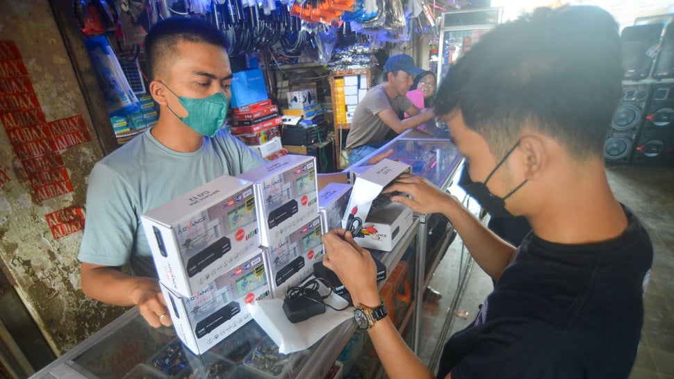 Penjualan STB Laris Manis, Pedagang di Bekasi Raup Jutaan Rupiah