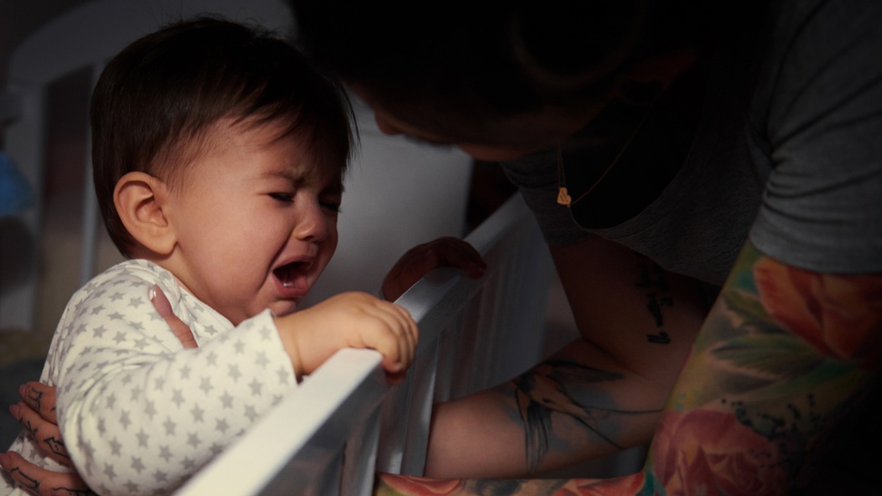 Penyebab Bayi Tiba-Tiba Menangis Malam Hari & Cara Mengatasinya
