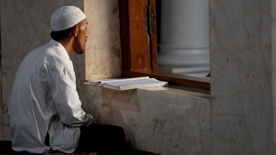 Bacaan Niat Puasa Ramadhan 1 Bulan Penuh, Apa Hukumnya?