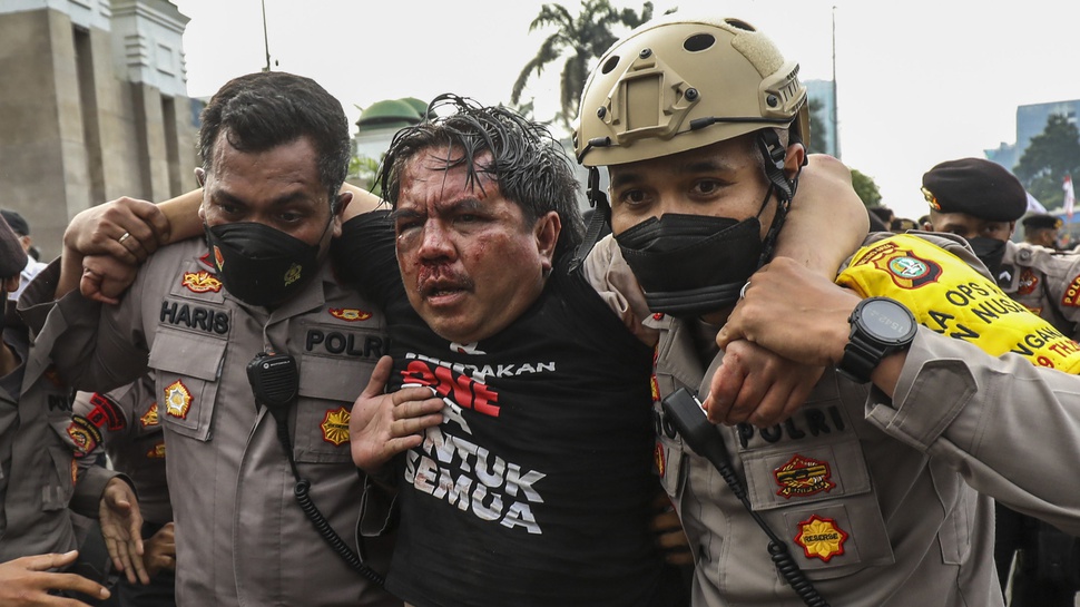 Polisi Buru Dalang Pemukulan Ade Armando saat Ricuh Demo di DPR