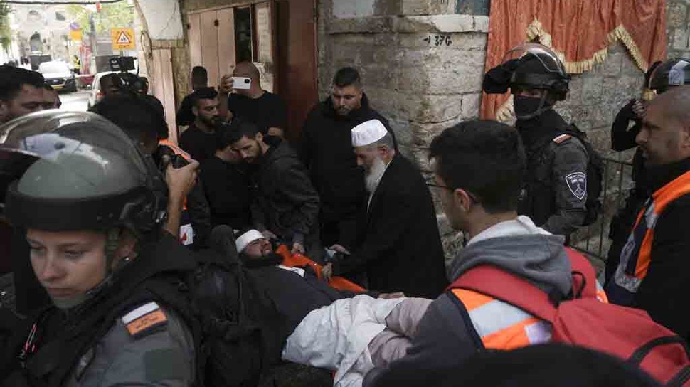 Kronologi Bentrok Polisi Israel & Warga Palestina di Masjid Al-Aqsa