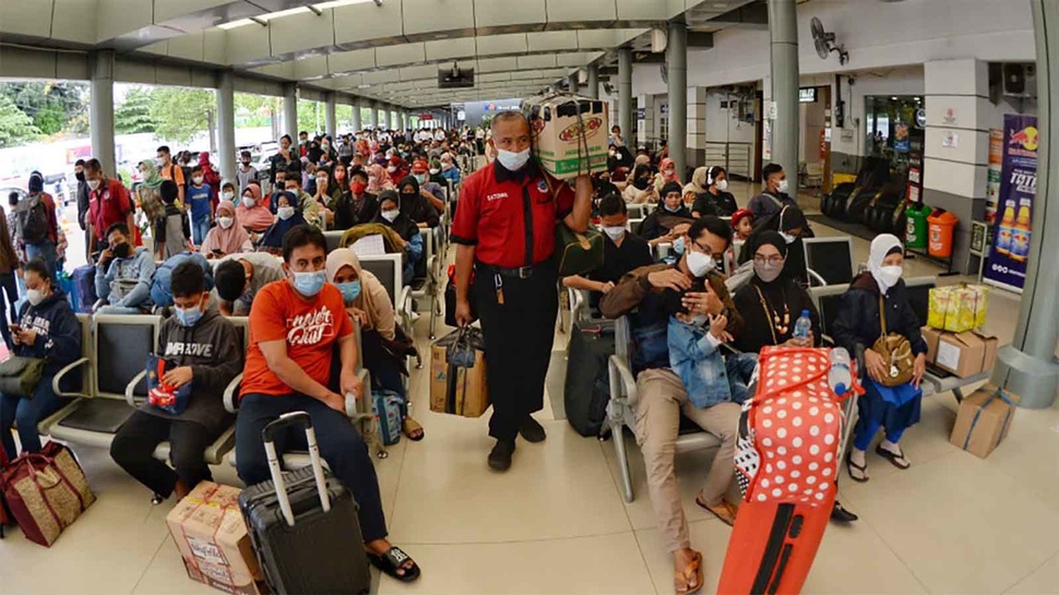 Info Arus Mudik: H-5 Terminal Kalideres Dipenuhi Ribuan Pemudik