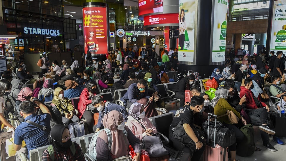 Puncak Arus Balik di Stasiun Pasar Senen & Gambir pada 6-9 Mei 2022