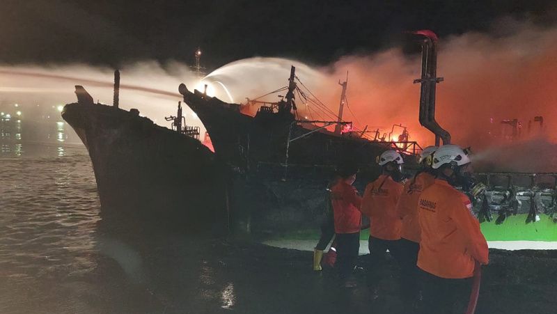 Kapal Nelayan di Dermaga Cilacap Terbakar, 40 Keluarga Diungsikan