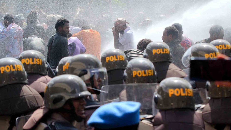 Menyoal Kekerasan Polisi Dalam Aksi Petisi Rakyat Papua Tolak DOB