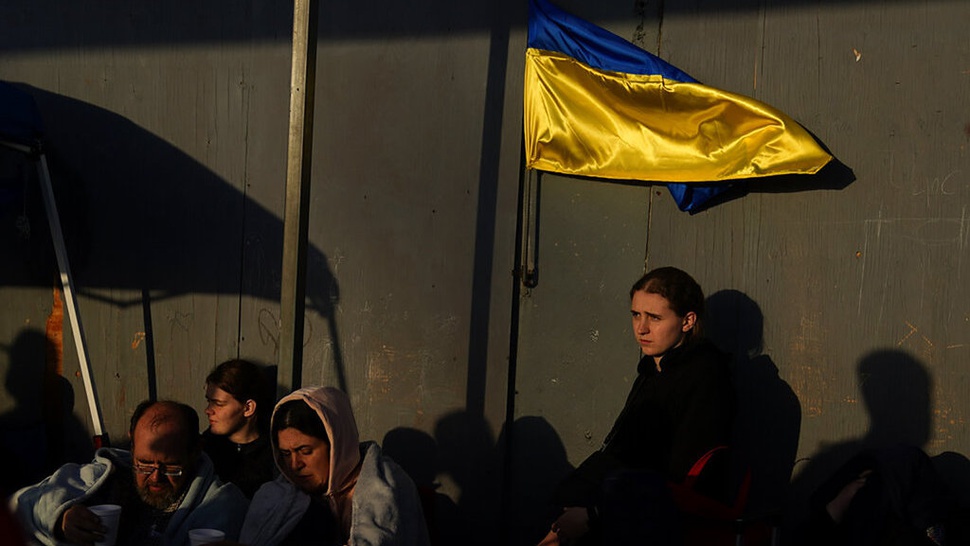 Tangisan Keluarga Ukraina Bisa Bersatu Kembali Usai Rusia Mundur
