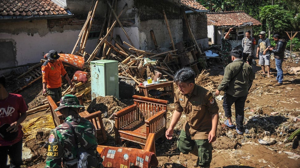 Dampak Banjir Bandang di Ciwidey: 9 Rumah dan Satu Masjid Rusak
