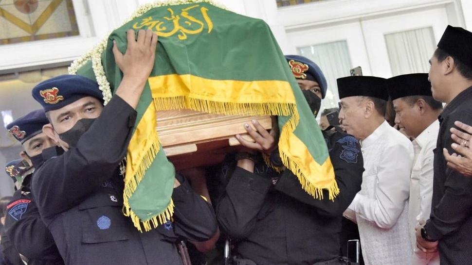 Jenazah Emmeril Khan Mumtadz telah Dimakamkan di Cimaung Bandung