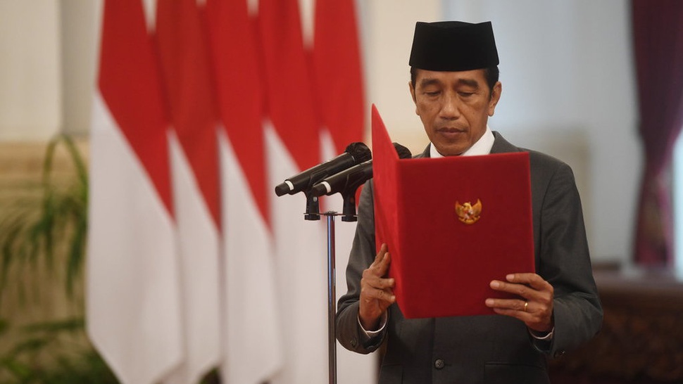 Jokowi Lantik J Kristiadi dkk jadi Anggota DKPP 2022-2027