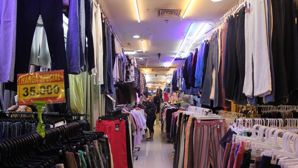 Pedagang Baju Bekas Impor Ogah Jual Produk Lokal: Harga Tinggi