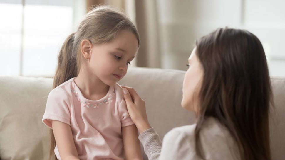 5 Cara Mengatasi Situasi saat Anak Ketahuan Berbohong
