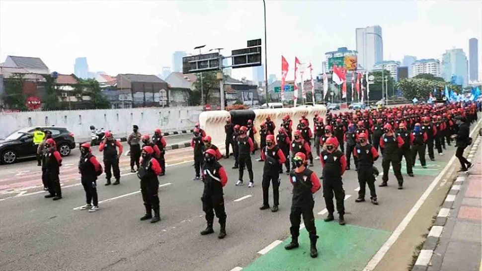 Demo Buruh di Depan Gedung DPR Senayan, Lalu Lintas Dialihkan