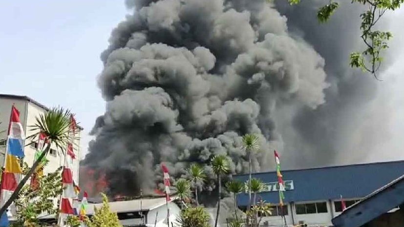 Pabrik di Cilincing Jakut Terbakar, 130 Personel Dikerahkan
