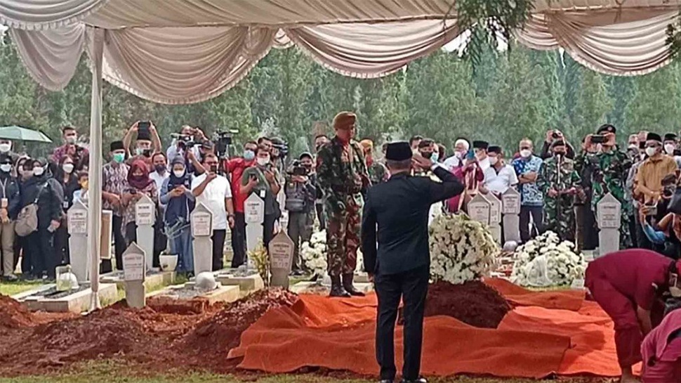 Menko PMK Pimpin Upacara Pemakaman Azyumardi Azra di TMP Kalibata