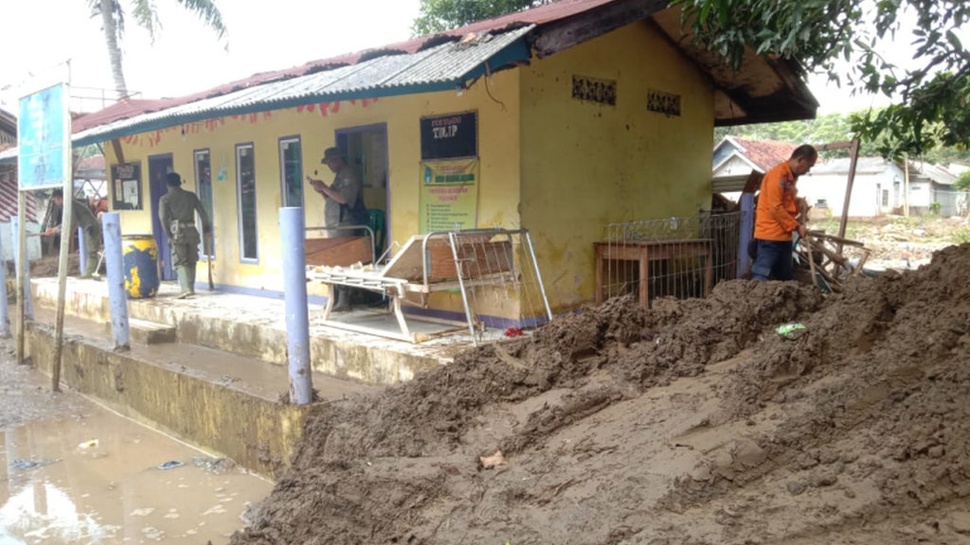 3.702 Warga Terdampak Banjir dan Longsor di Kabupaten Garut