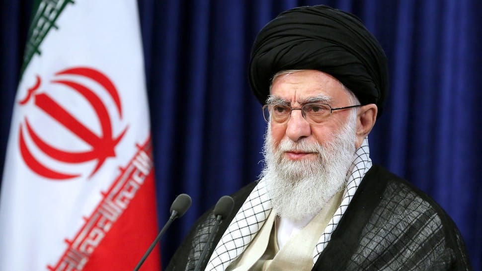 Ali Khamenei: Iran Tak Akan Menyerah, Siap Balas Serangan AS