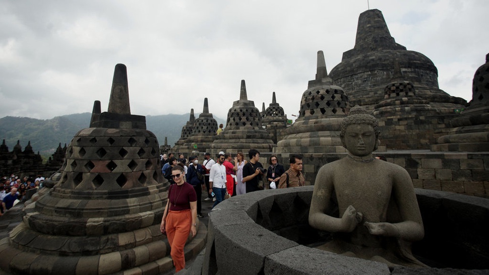 Pemerintah Belum Izinkan Wisatawan Naik ke Stupa Candi Borobudur