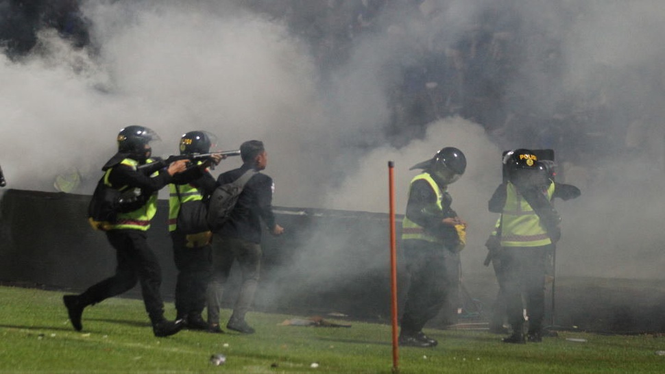 Menyoal Penggunaan Gas Air Mata dalam Tragedi Stadion Kanjuruhan