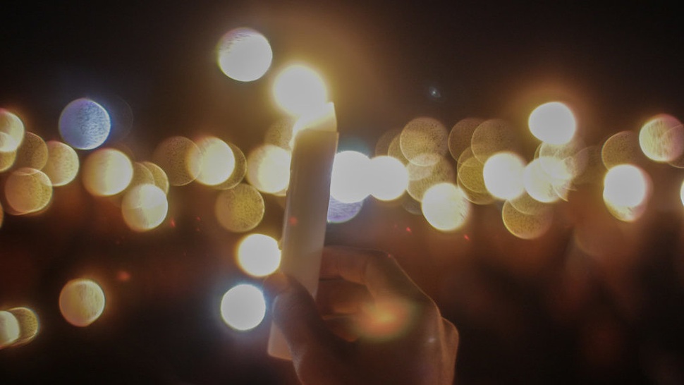 Lilin untuk Korban Tragedi Stadion Kanjuruhan