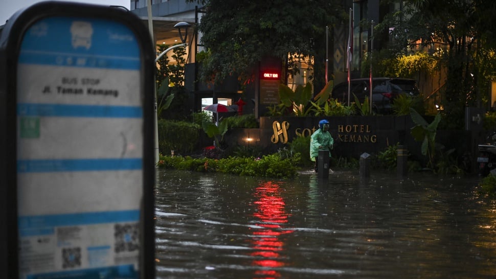 Pemprov DKI Kerahkan Ratusan Pompa Sedot Banjir di Jakarta