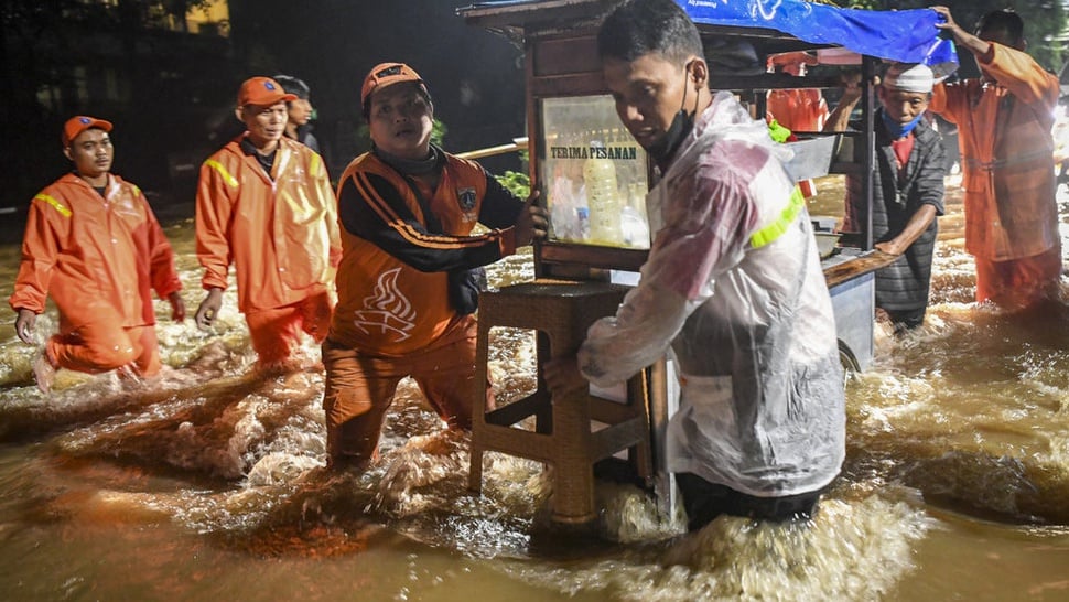 2022/10/06/antarafoto-banjir-di-jakarta-06102022-mrh-11_ratio-16x9.jpg