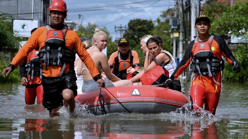 Seminyak Bali Banjir, Wisatawan Asing Dievakuasi