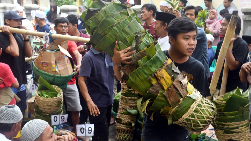 2022/10/08/antarafoto-tradisi-bongsang-maulid-di-kota-bogor-081022-arf-1_ratio-16x9.jpg