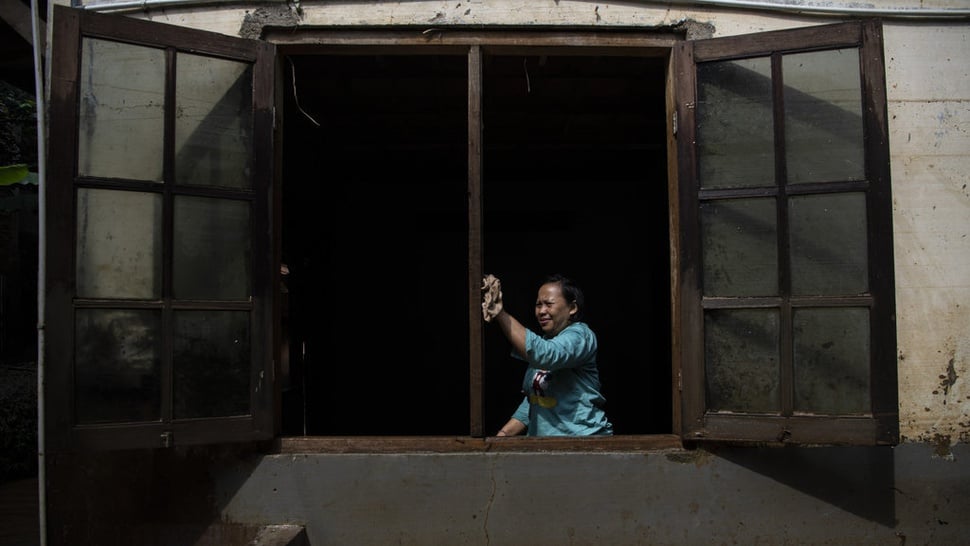 2022/10/12/antarafoto-banjir-di-cawang-jakarta-timur-121022-sgd-2_ratio-16x9.jpg