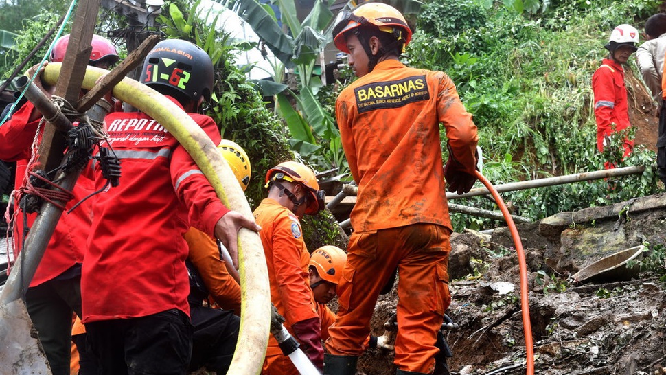 BPBD Bogor: 497 Bangunan Rusak akibat Longsor dan Angin Kencang