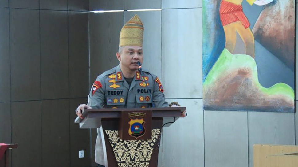 Kapolri Batalkan Mutasi Teddy Minahasa Jadi Kapolda Jawa Timur