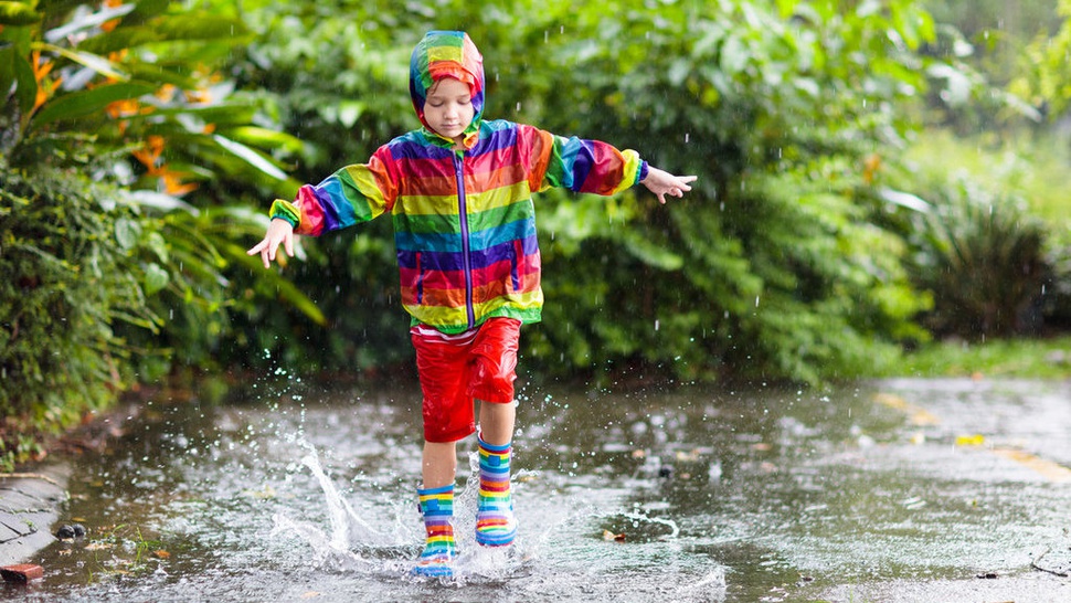 Rekomendasi Outfit Anak di Musim Hujan dan Harganya