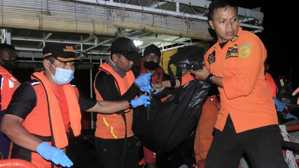 Basarnas: 20 Korban Kebakaran Kapal di Kupang Belum Ditemukan