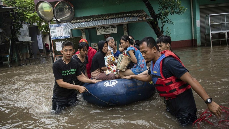 BPBD DKI Siagakan 267 Personel TRC Antisipasi Banjir di Jakarta