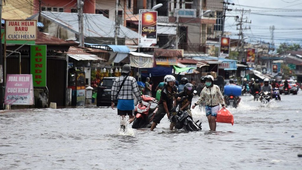 Ketinggian Banjir di Singkawang Capai 80 Cm, 102 Warga Mengungsi