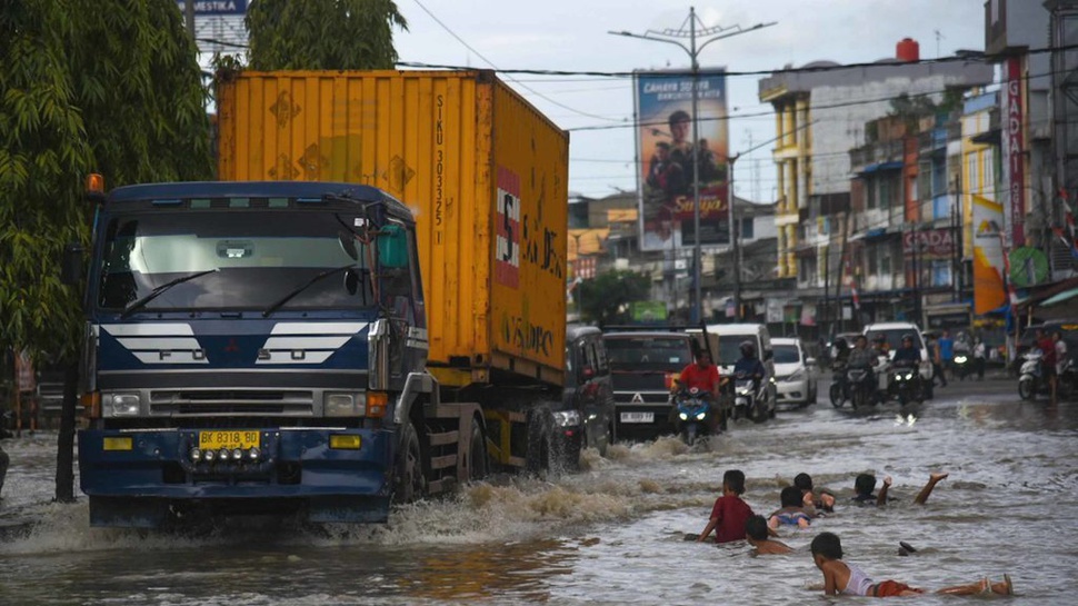 Hujan Lebat Berpotensi Landa Sumatra Utara, BMKG: Waspada Banjir