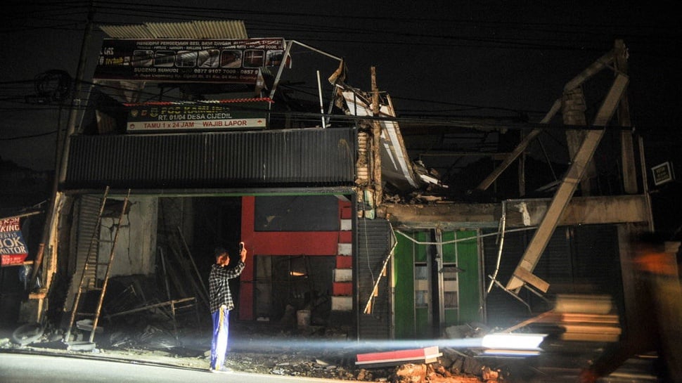 2022/11/22/antarafoto-dampak-gempa-cianjur-211122-rai-1_ratio-16x9.jpg