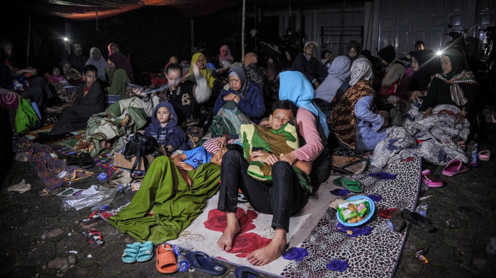 Mensos Salurkan Tenda hingga Makanan untuk Korban Gempa Cianjur