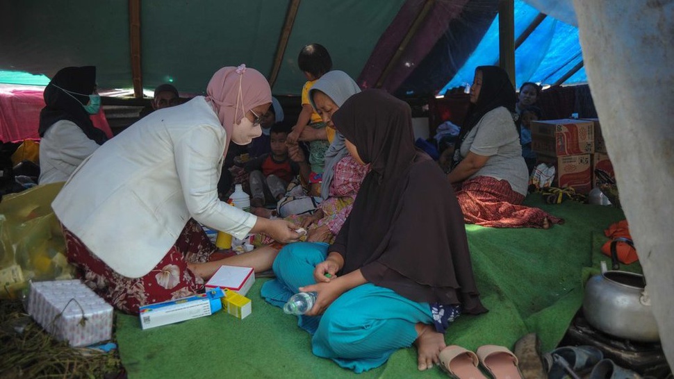Pengungsi Gempa Cianjur Mulai Terkena ISPA dan Dehidrasi