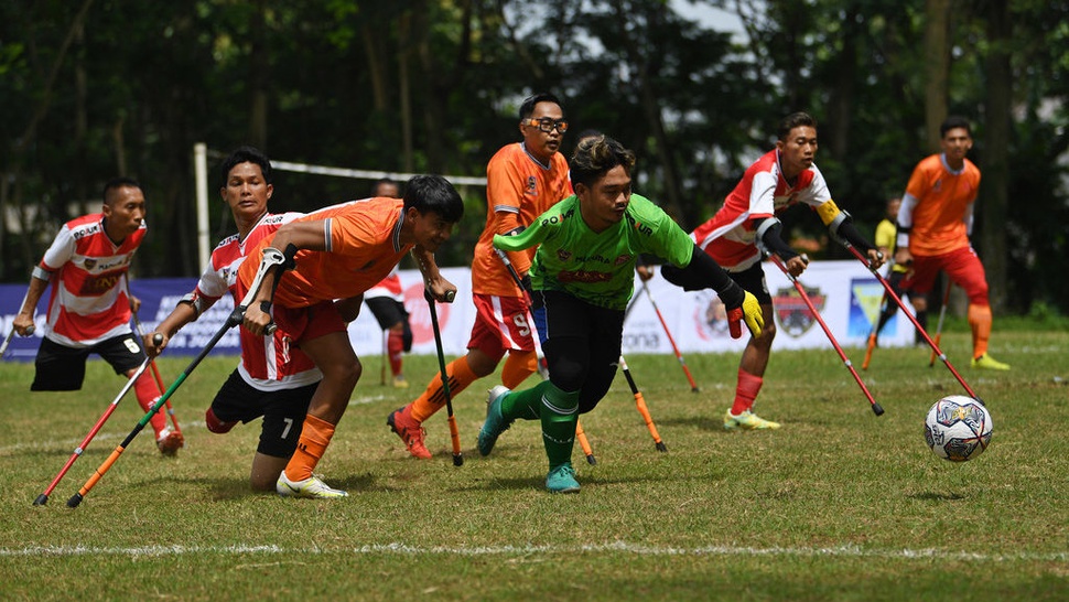 2022/11/25/antarafoto-kompetisi-sepakbola-amputasi-nasional-pertama-di-indonesia-251122-app-20_ratio-16x9.jpg