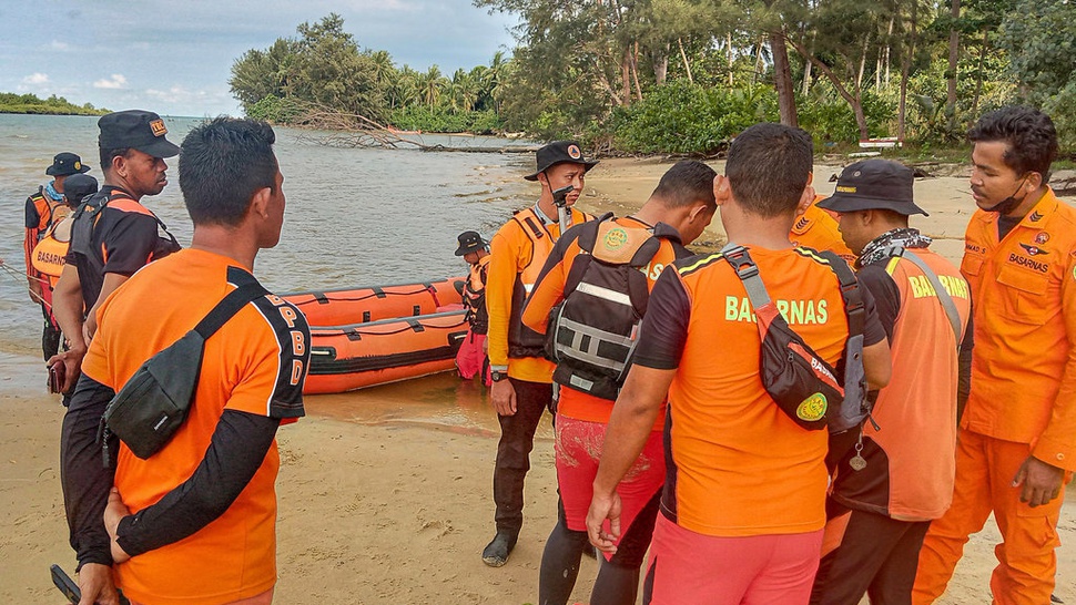 Area Pencarian Pilot Helikopter Polri di Laut Manggar Diperluas