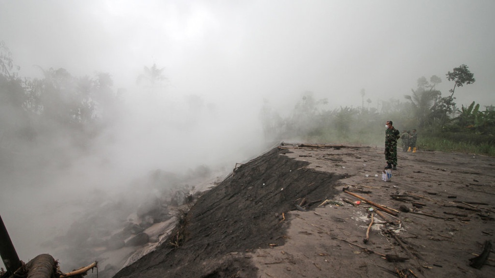 Berita Terkini Gunung Semeru 7 Des 2022: 25 Kali Gempa Letusan