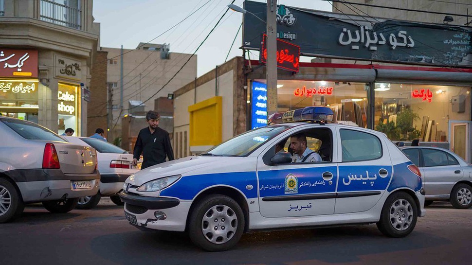 Benarkah Iran Bubarkan Polisi Moral Usai Protes Besar?