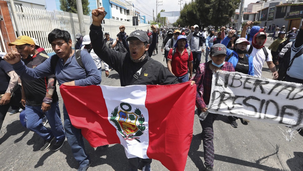 Protes Besar di Peru: Presiden Dina Boluarte Menolak Mundur