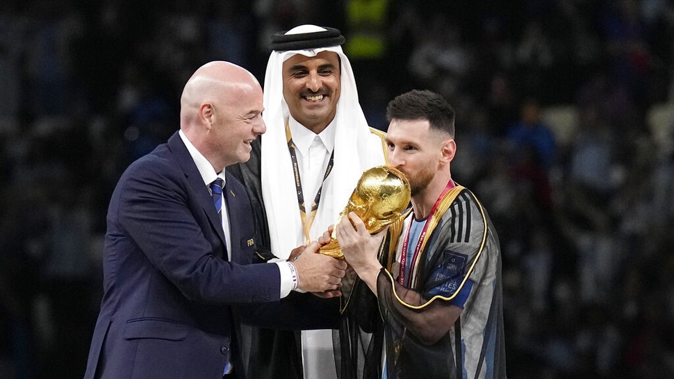 Apa Makna Jubah Bisht yang Dipakai Messi hingga Tuai Pro Kontra?